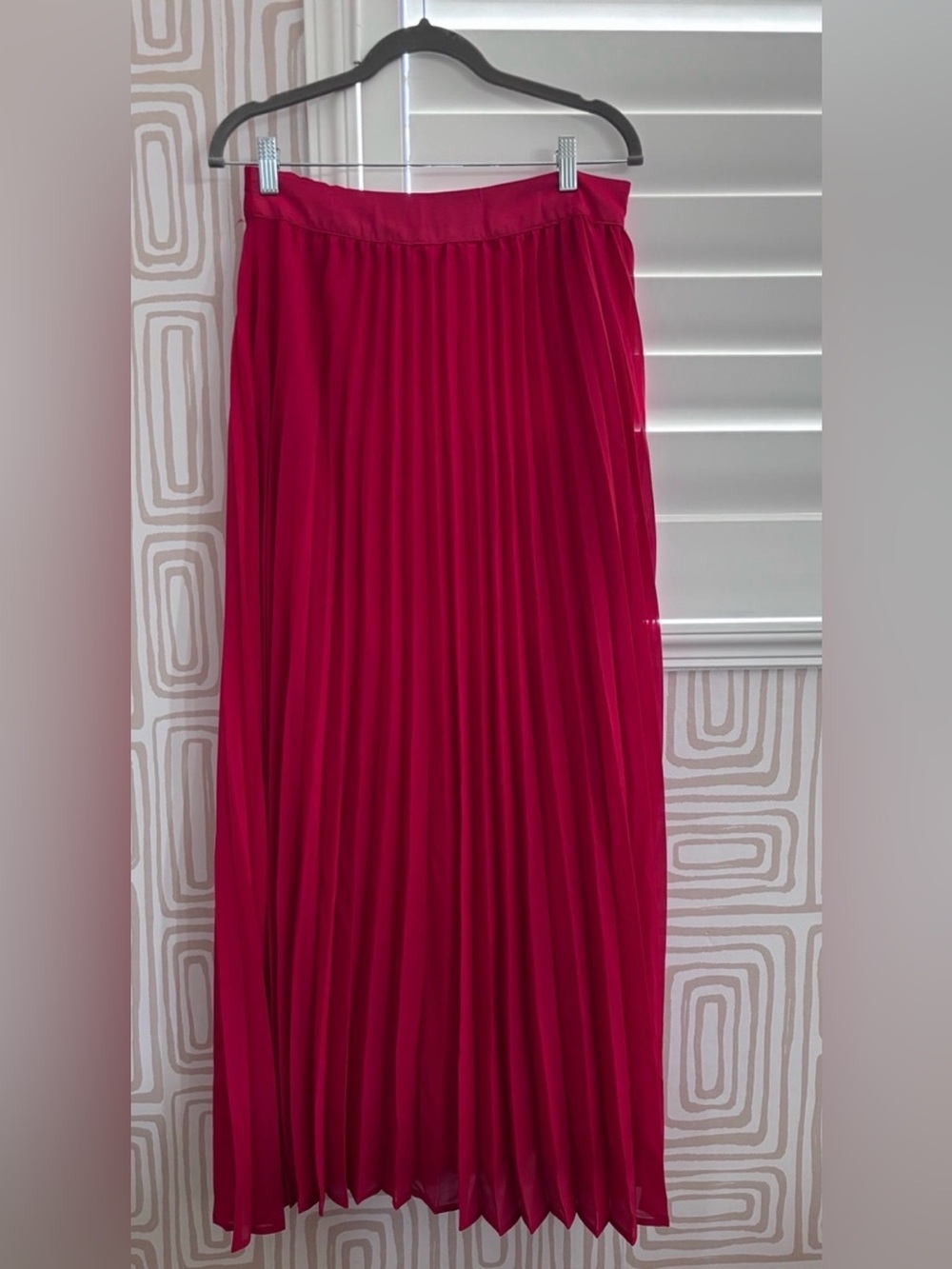 Elastic-Waist Pleated Midi Skirt in Fuchsia